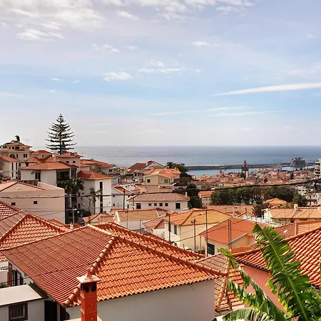 O Farol Do * Funchal (Madeira)